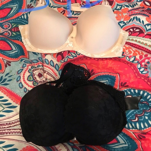 Hanes Other - 34 D bras